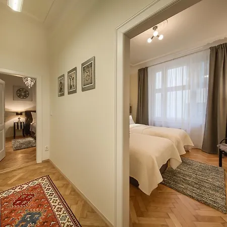 Pragueone Apartment,a/c,terrace Lägenhet Prag