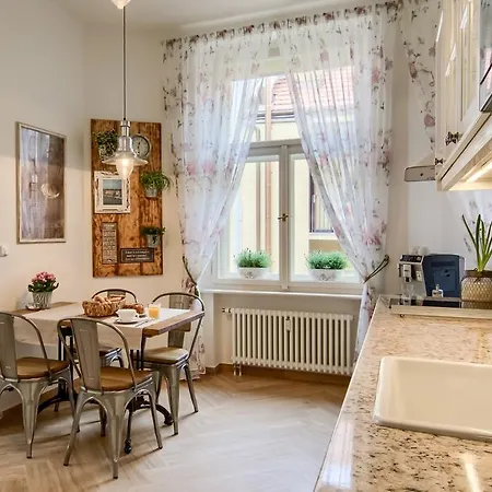 Pragueone Apartment,a/c,terrace