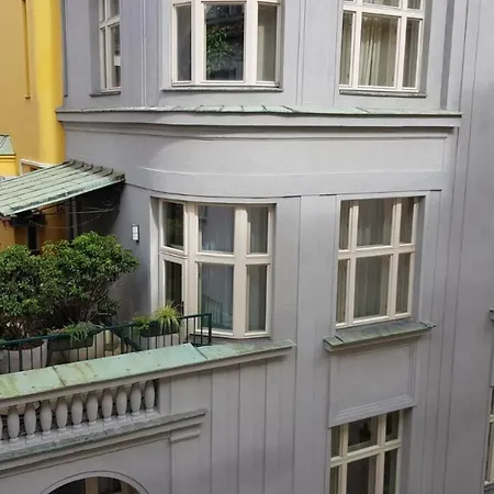 Pragueone Apartment,a/c,terrace Apartman